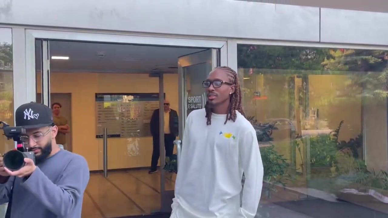 斯彭斯抵达罗马接受国米体检 转会费3000万欧+500万浮动 斯彭斯抵达罗马接受国米体检 转会费3000万欧+500万浮动