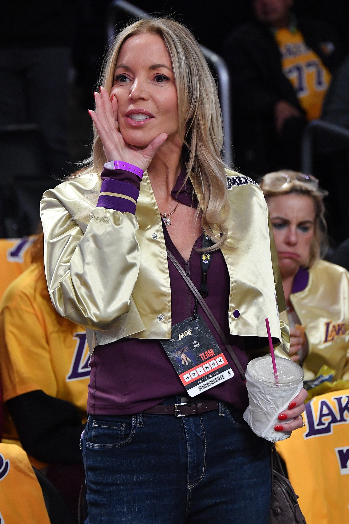 珍妮律师函指未获共同受托人批准 湖人17.8%股权不得出售