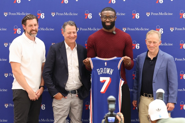76人季前赛安排:两次面对凯尔特人恩怨局 分别对阵尼克斯、篮网 76人季前赛安排:两次面对凯尔特人恩怨局 分别对阵尼克斯、篮网
