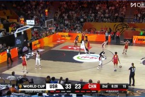 [张子宇站投]！张子宇低位接球站投命中！韩旭场下笑开花😅